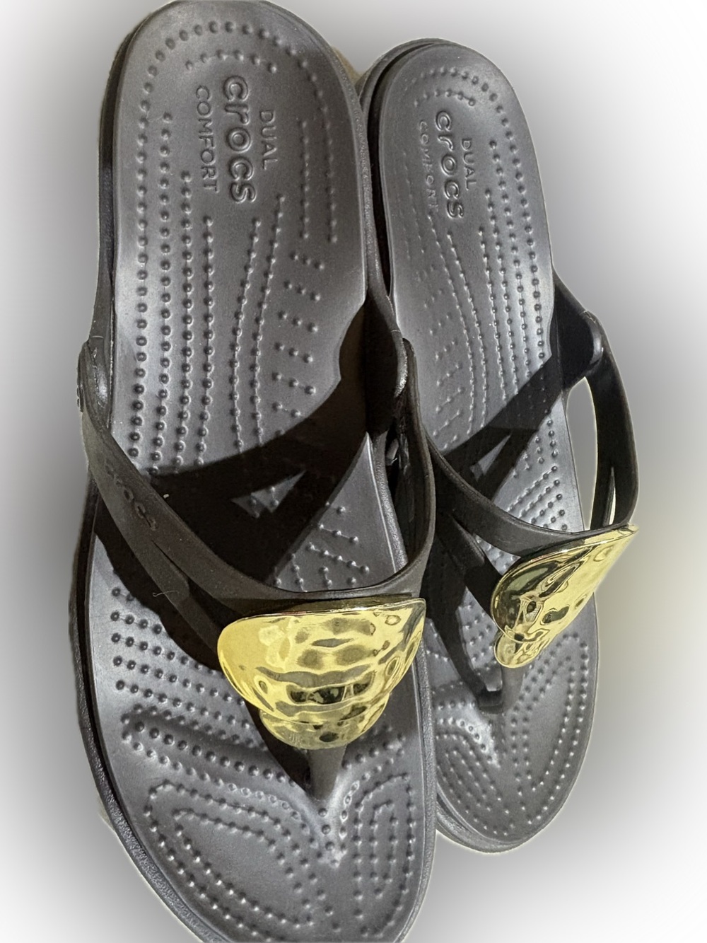 NWOT CROCS Brown Women's Sanrah Sandals with Hammered Gold Accent Medallions - Picture 2 of 8